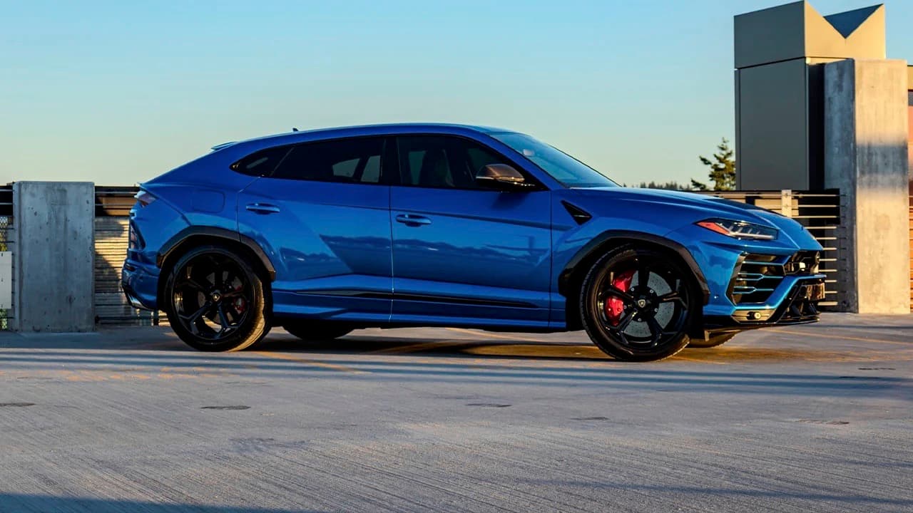 Lamborghini Urus thumbnail 3